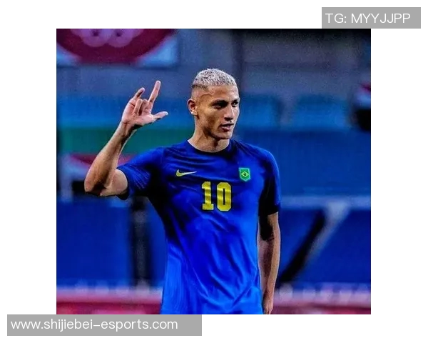 探寻足球传奇之路：球星背后的奋斗与荣耀